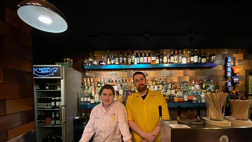 Das Team aus dem Schwarzen Dackel möchte Inhaber David Metz am liebsten auch in die neue Location mitnehmen. Das Team aus dem Schwarzen Dackel möchte Inhaber David Metz am liebsten auch in die neue Location mitnehmen.
