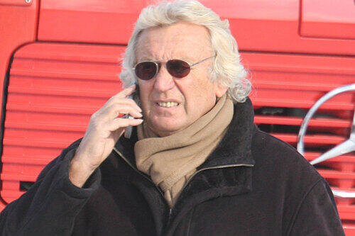Am Unglücksort schilderte Raimund Dresel am Telefon das Ausmaß der Katastrophe.