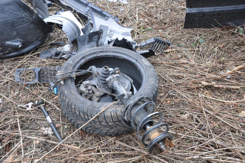 Aus bisher ungeklärten Umständen ist eine Fahrerin mit ihrem Auto von der Straße abgekommen. Der Wagen hat sich überschlagen und ist im Graben gelandet. Die Fahrerin wurde mit Verletzungen in eine nahegelegenes Krankenhaus gebracht.