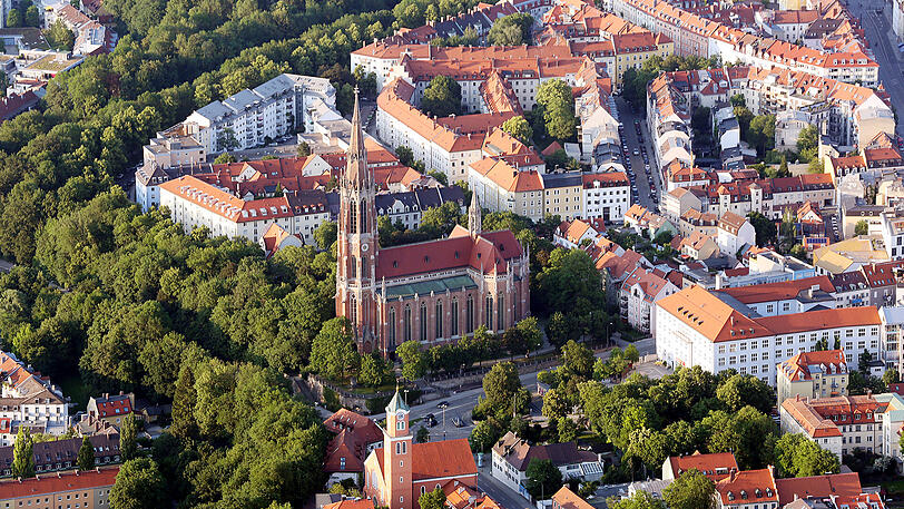Giesinger Ensemble: die Heiligkreuz-Kirche.