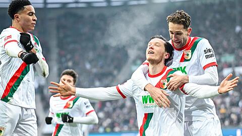 Gregoritsch (m) jagt den Torrekord der Schwaben. (Archivbild)