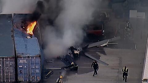 In Los Angeles ist ein Hubschrauber abgest&uuml;rzt und in Flammen aufgegangen.