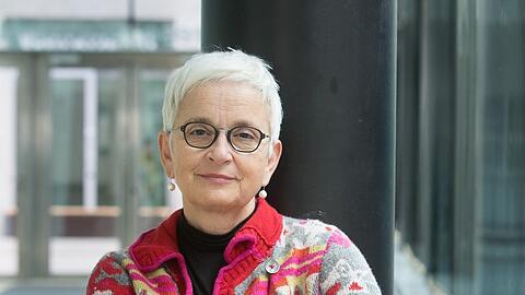 Die Intendantin Barbara Mundel bekommt Gegenwind aus dem Stadtrat zu spüren.