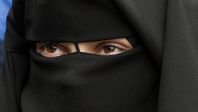 Fatma B. aus Augsburg radikalisierte sich so lange, bis sie nach Syrien in den "Heiligen Krieg" zog. (Symbolbild) Fatma B. aus Augsburg radikalisierte sich so lange, bis sie nach Syrien in den "Heiligen Krieg" zog. (Symbolbild)