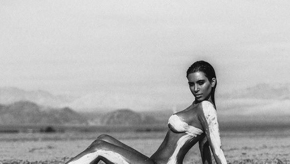 Kim Kardashian sorgte mit ihren aufreizenden Bildern ja schon immer für Aufsehen. Ein paar Beispiele. Kim Kardashian sorgte mit ihren aufreizenden Bildern ja schon immer für Aufsehen. Ein paar Beispiele.