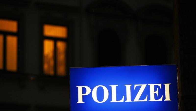 Ein Schild "Polizei" ist zu sehen. Foto: Jan Woitas/Archivbild Ein Schild "Polizei" ist zu sehen. Foto: Jan Woitas/Archivbild