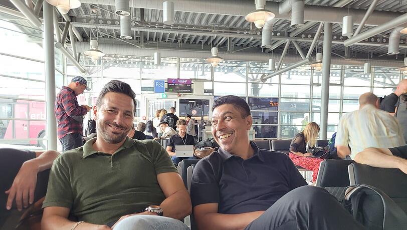 Claudio Pizarro und Giovane Elber begleiten den FC Bayerna auf Asien-Tour. Claudio Pizarro und Giovane Elber begleiten den FC Bayerna auf Asien-Tour.