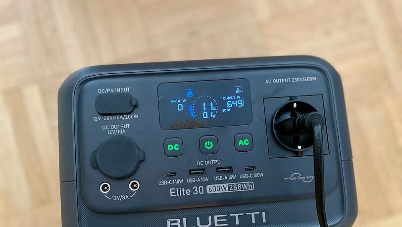 Man kann sogar den 700 Watt Staubsauger anschließen, auch wenn das im wahrsten Sinne die Bluetti leersaugt Man kann sogar den 700 Watt Staubsauger anschließen, auch wenn das im wahrsten Sinne die Bluetti leersaugt