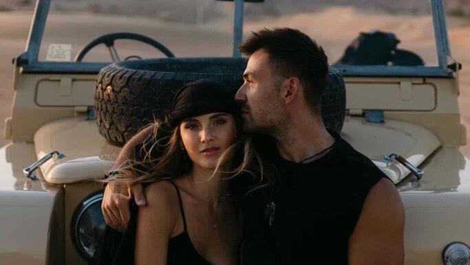 Vanessa Teske und ihr Freund beim Fotoshooting in der Wüste bei Dubai. Inzwischen sind sie im Oman. Vanessa Teske und ihr Freund beim Fotoshooting in der Wüste bei Dubai. Inzwischen sind sie im Oman.