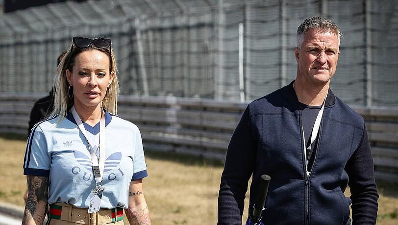 2001 traten Cora und Ralf Schumacher vor den Traualtar. Nun möchte Ralf seinem Partner Étienne das Eheversprechen geben. 2001 traten Cora und Ralf Schumacher vor den Traualtar. Nun möchte Ralf seinem Partner Étienne das Eheversprechen geben.