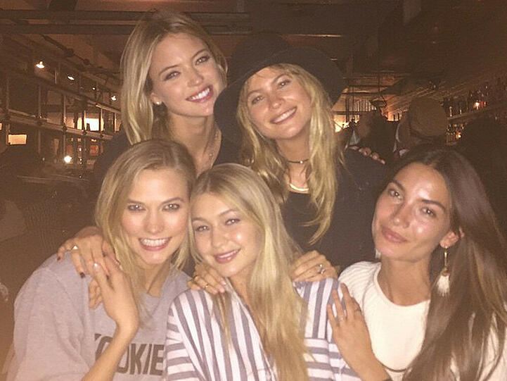 Fünf Schönheiten auf einem Bild: Karlie Kloss, Martha Hunt, Gigi Hadid, Behati Prinsloo und Lily Aldridge (v.l.)