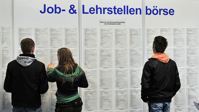 Laut einer Studie der Bertelsmann-Stiftung sind 26 Millionen Kinder und Jugendliche in der Europäischen Union von Armut bedroht. Laut einer Studie der Bertelsmann-Stiftung sind 26 Millionen Kinder und Jugendliche in der Europäischen Union von Armut bedroht.
