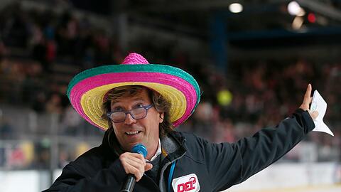 Leiht dem Münchner Eishockey seit 27 Jahren seine Stimme: Stefan Schneider.