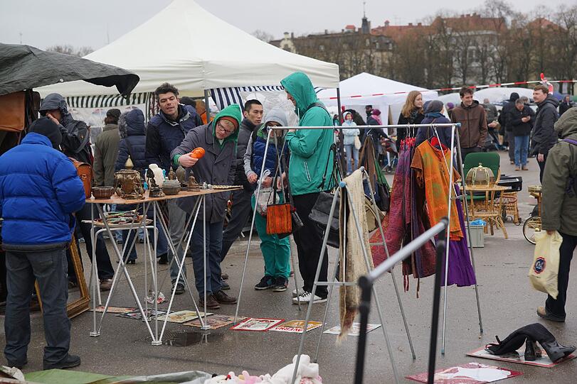 Die Bilder vom BRK Flohmarkt auf der Theresienwiese.