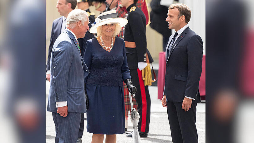 Prinz Charles (li.) und Herzogin Camilla haben Frankreichs Präsident Emmanuel Macron in Großbritannien begrüßt. Prinz Charles (li.) und Herzogin Camilla haben Frankreichs Präsident Emmanuel Macron in Großbritannien begrüßt.