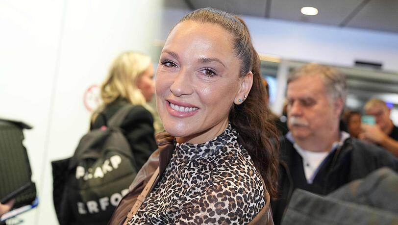 Simone Ballack bei ihrer R&uuml;ckkehr aus dem Dschungelcamp 2026.