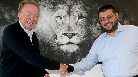 Empfing den Hauptgesellschafter erst in der Arena und tags darauf am Trainingsgelände des TSV 1860: Präsident Peter Cassalette (l.) und Investor Hasan Ismaik.
