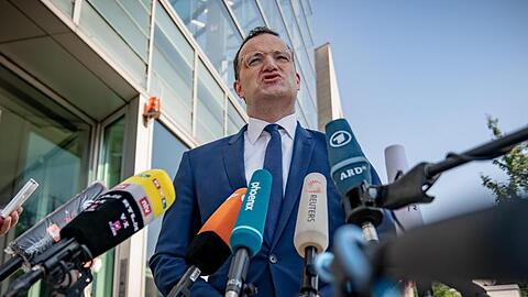 Gesundheitsminister Jens Spahn im Gespräch mit Medienvertretern in Berlin.