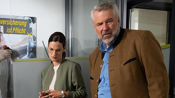 Auch in den neuen Folgen von "Die Rosenheim-Cops" stehen Weingartner und Fischer gemeinsam vor der Kamera – wie für die Episode "Das verlixte Paket" (TV-Ausstrahlung am 2. Dezember).