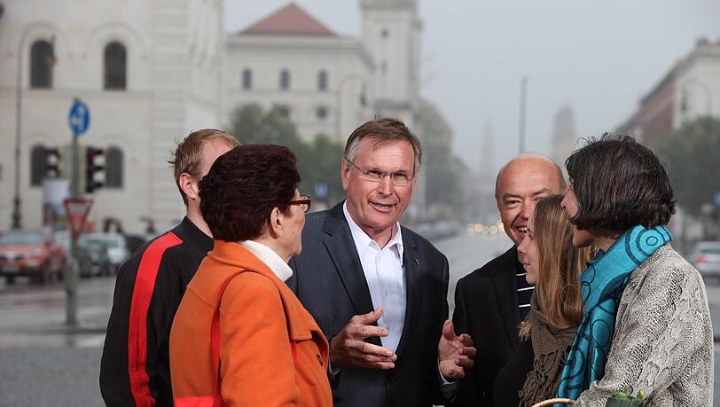 Der CSU-Bundestagabgeorndete lädt am 7. März zu einer Bürgersprechstunde ein.