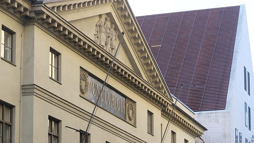Das Landesamt vom Hofgraben her gesehen. Das Landesamt vom Hofgraben her gesehen.