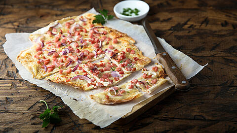 Flammkuchen passt perfekt zum Federweißen.
