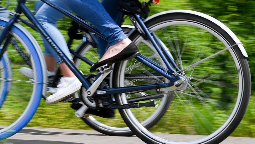 Radlerinnen (Symbolbild). Radlerinnen (Symbolbild).