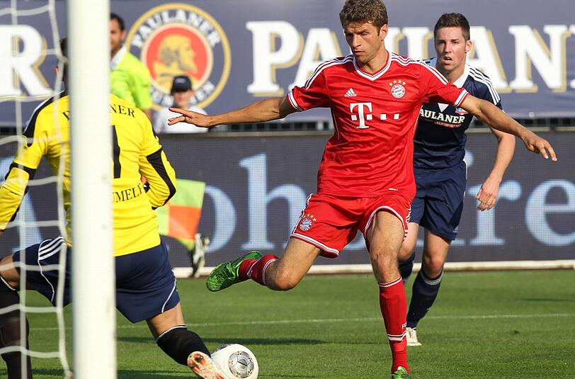 Thomas Müller vom FC Bayern im Spiel um den "Cup des Südens" gegen die Paulaner-Traumelf im Trainingslager am Gardasee.