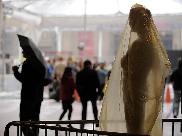 Regenschutz beherrscht die Szenerie vor den Oscar-Verleihungen in L.A. am Sonntagabend