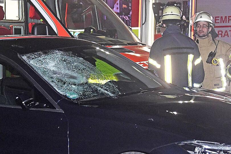 Der Radfahrer hatte bei der Kollision mit dem BMW keine Chance. Die Fotos vom Unfallort.