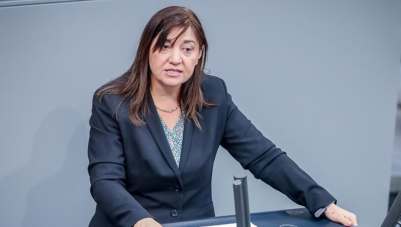 Die 47-jährige Ekin Deligöz ist Sozialexpertin von Bündnis 90/Die Grünen und seit 1998 Mitglied des Bundestages. Die 47-jährige Ekin Deligöz ist Sozialexpertin von Bündnis 90/Die Grünen und seit 1998 Mitglied des Bundestages.