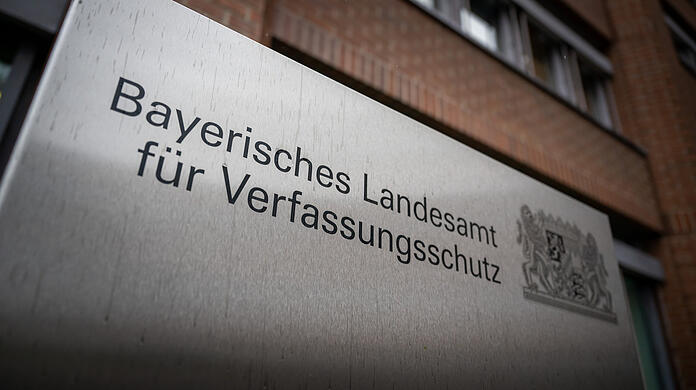 Das Bayerische Landesamt für Verfassungsschutz hat die  Würzburger Burschenschaft "Prager Teutonia" im Visier.