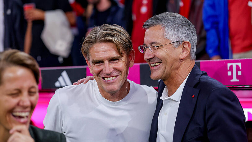 Genie&szlig;t im Kreise der Bosse um Pr&auml;sident und Aufsichtsratschef Herbert Hainer hohes Ansehen: Sportdirektor Christoph Freund (l.).