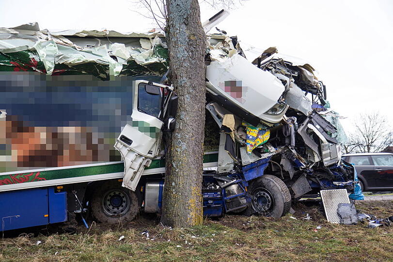 Die Bilder vom Lkw-Unfall in Anger.