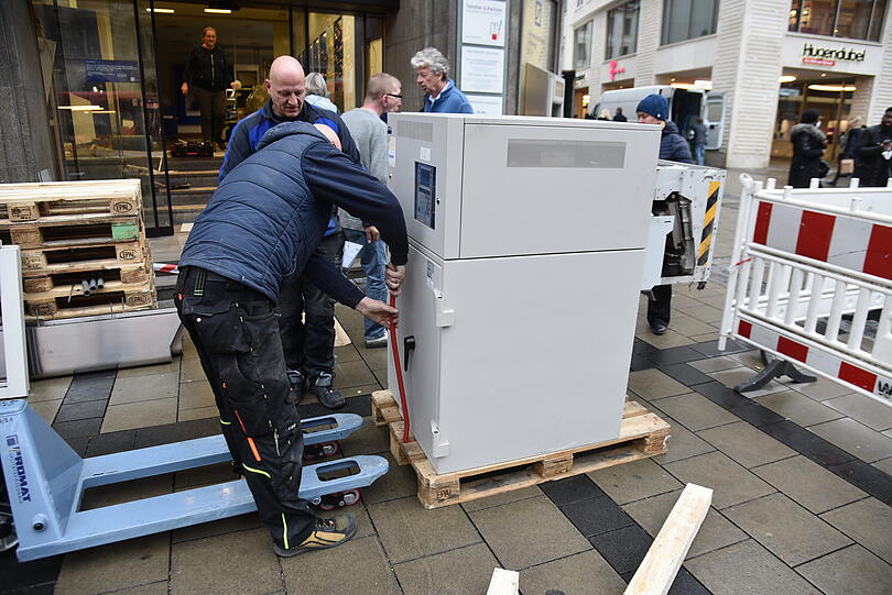 Auch die Geldautomaten verschwinden.