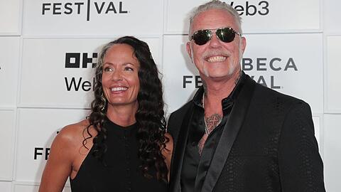 James Hetfield mit Partnerin Adriana Gillett im Sommer 2025.