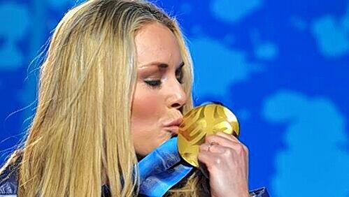 Küsst glücklich ihre Goldmedaille: Lindsey Vonn. Küsst glücklich ihre Goldmedaille: Lindsey Vonn.