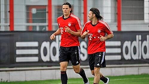 Daniel van Buyten mit Martin Demichelis beim Training. Der Belgier muss die nächsten Einheiten verletzungsbedingt pausieren. Daniel van Buyten mit Martin Demichelis beim Training. Der Belgier muss die nächsten Einheiten verletzungsbedingt pausieren.