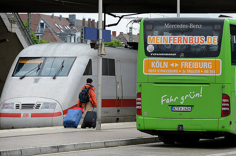 ICE und Fernbus - direkte Konkurrenten? Nein, sagen die Fernbusbetreiber.
