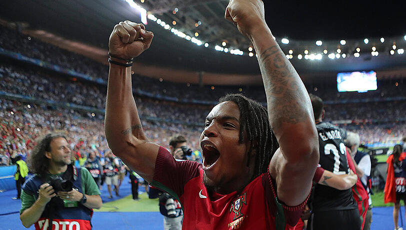 Renato Sanches ist Europameister - und das mit erst 18 Jahren! Renato Sanches ist Europameister - und das mit erst 18 Jahren!