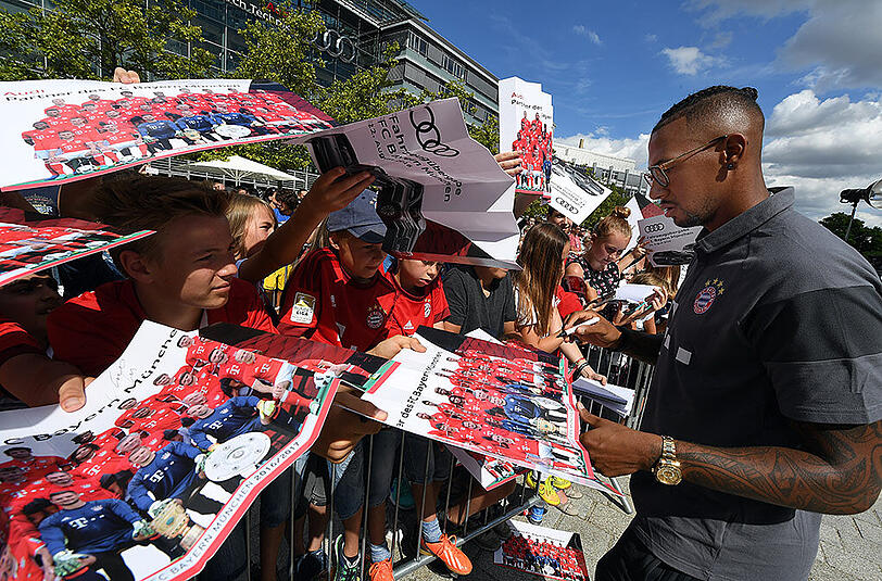 Natürlich waren die Spieler auch für die Fans vor Ort da. Wie hier beispielsweise Jérôme Boateng.