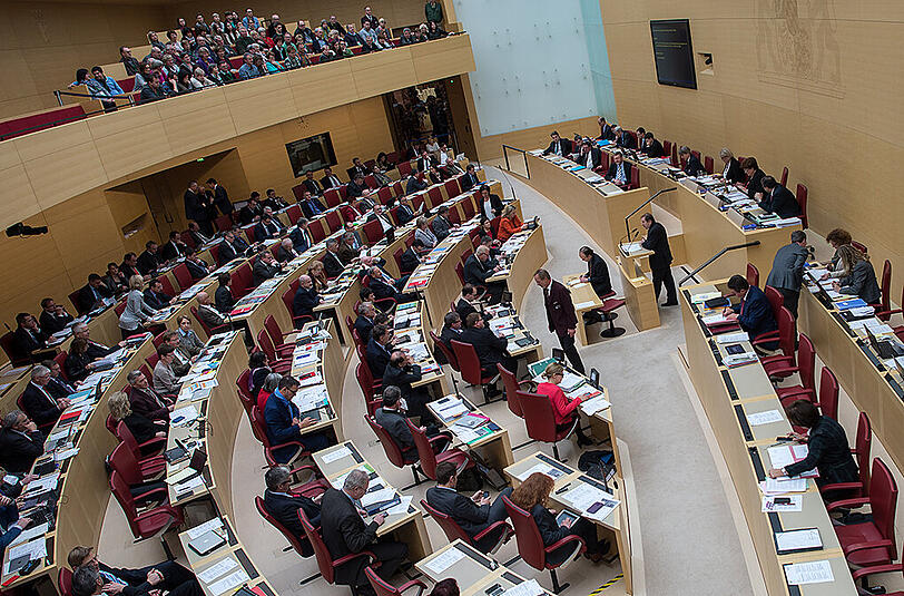 REISEN LANDTAGSAUSSCHÜSSE: Der Steuerzahlerbund findet, dass die heutigen Kommunikationsmöglichkeiten keine Ausschussreisen ins Ausland notwendig machen.