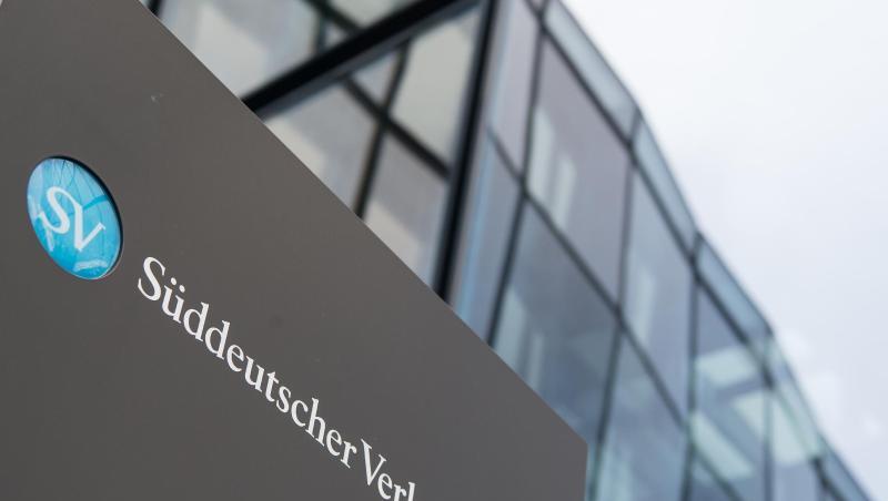 Die "Süddeutsche Zeitung" ist eine der Zeitungen, bei denen Kurzarbeit eingeführt wird. Die "Süddeutsche Zeitung" ist eine der Zeitungen, bei denen Kurzarbeit eingeführt wird.