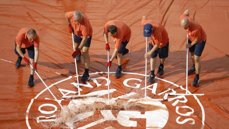 Regen in Paris: Derzeit kann bei den French Open nicht gespielt werden. Regen in Paris: Derzeit kann bei den French Open nicht gespielt werden.