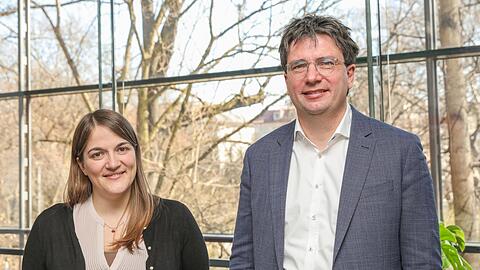 "Wir befinden uns in einer Ausnahmesituation, das ist jedem klar", sagen Ronja Endres und Florian von Brunn über die Aufrüstung der Bundeswehr und Waffenlieferungen an die Ukraine.