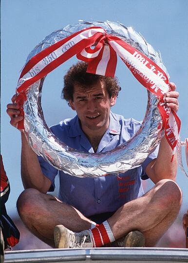 Platz 3: Er beherrschte und prägte den Zweirad-Zirkus fast ein Jahrzehnt lang. Insgesamt holte Toni Mang zwischen 1975 und 1988 fünf WM-Titel, 1981 wurde er sogar Doppel-Weltmeister (250 und 350 ccm).
