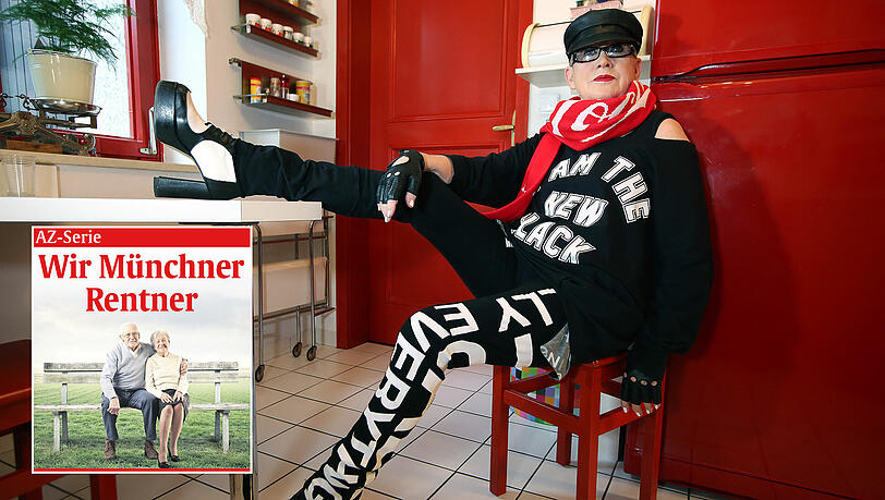 Brigitte Hartl sitzt cool in der eigenen Küche. Ihre Leidenschaft für Mode und Design fällt gleich auf.
