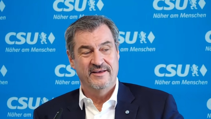 Ministerpr&auml;sident Markus S&ouml;der &auml;u&szlig;ert sich am Tag nach den Stichwahlen bei einer Pressekonferenz.