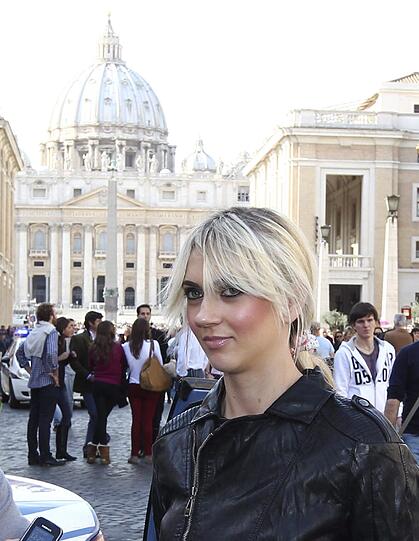 Wilder Protest in Rom: Die Aktionsgruppe Femen ist wieder mal angerückt, und kämpft für mehr Frauenrechte. Wieder halbnackt.