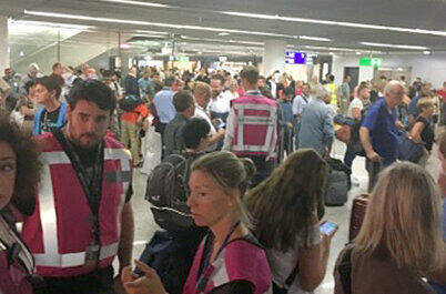 Care Teams kümmern sich am Terminal 1 des Frankfurter Flughafens um Passagiere. Foto: dpa
